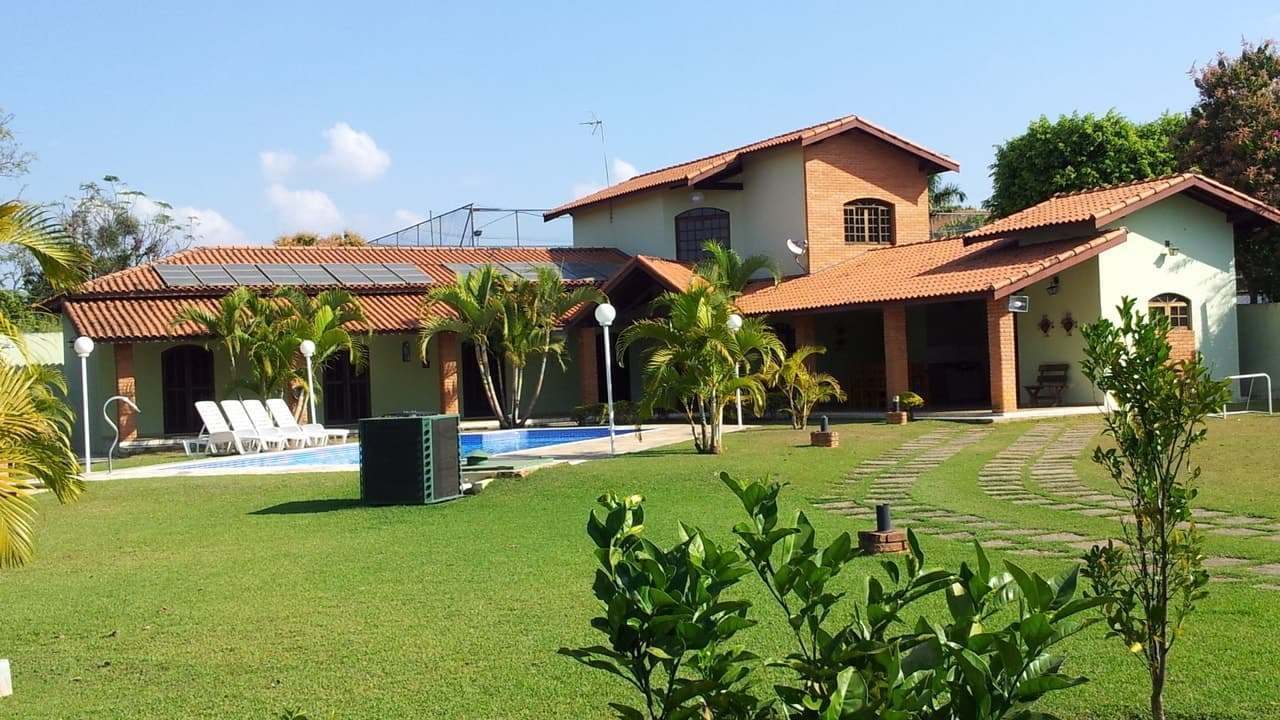 Chácara com piscina e gramado para alugar em Campinas
